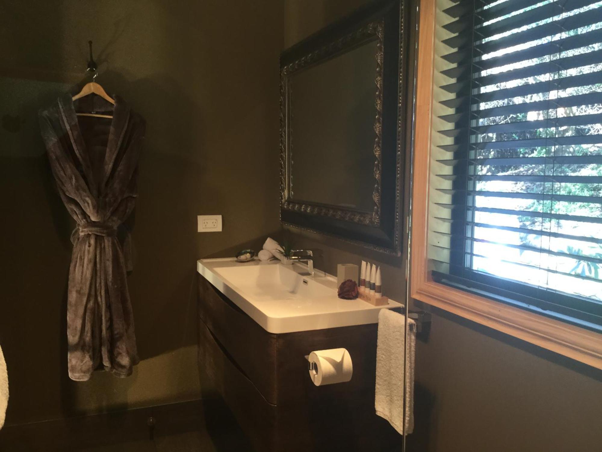 The Flying Trout Boutique Lodge Таупо Екстериор снимка