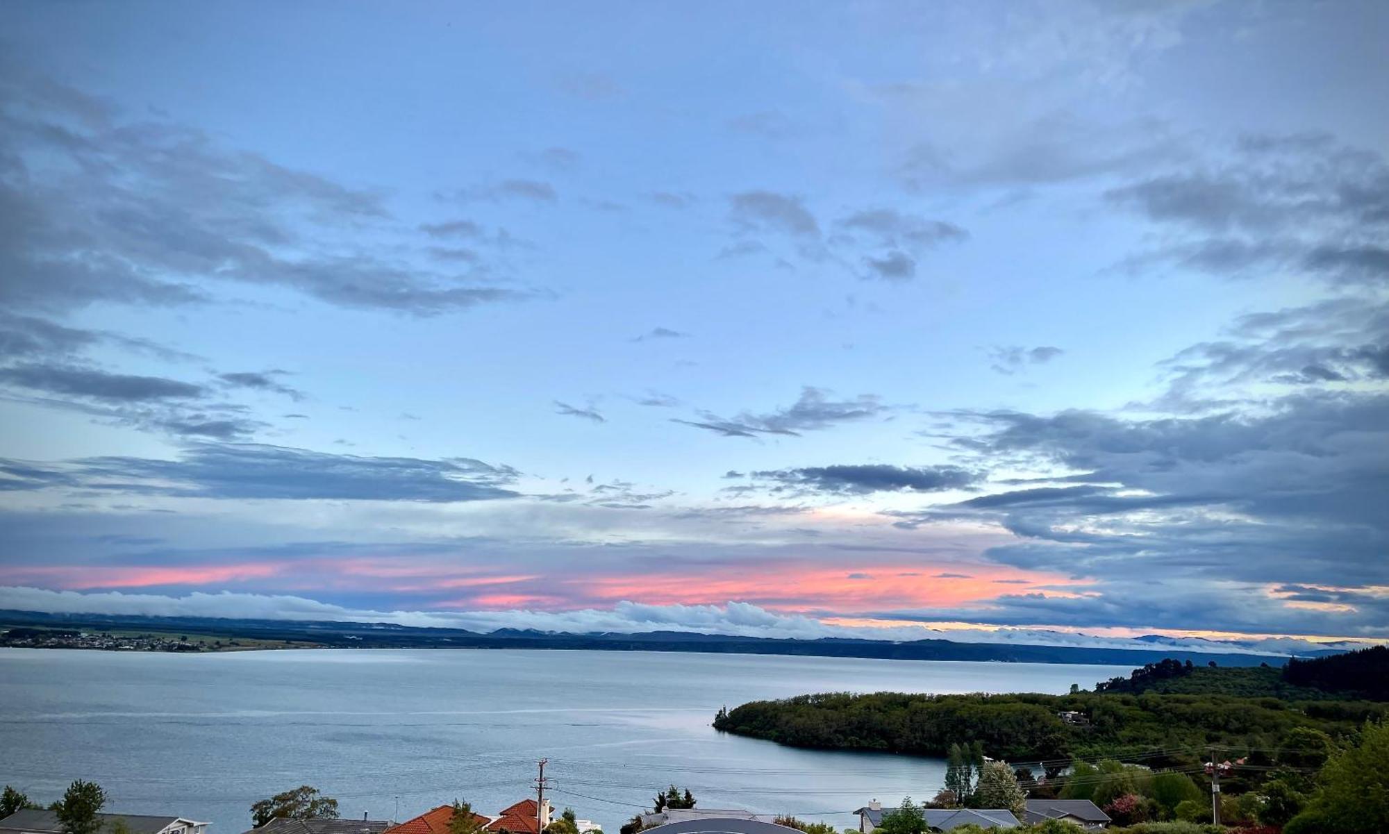 The Flying Trout Boutique Lodge Таупо Екстериор снимка
