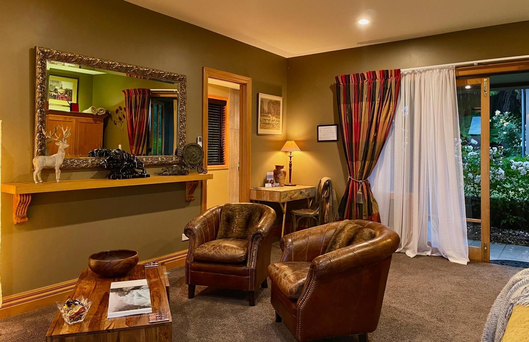 The Flying Trout Boutique Lodge Таупо Екстериор снимка