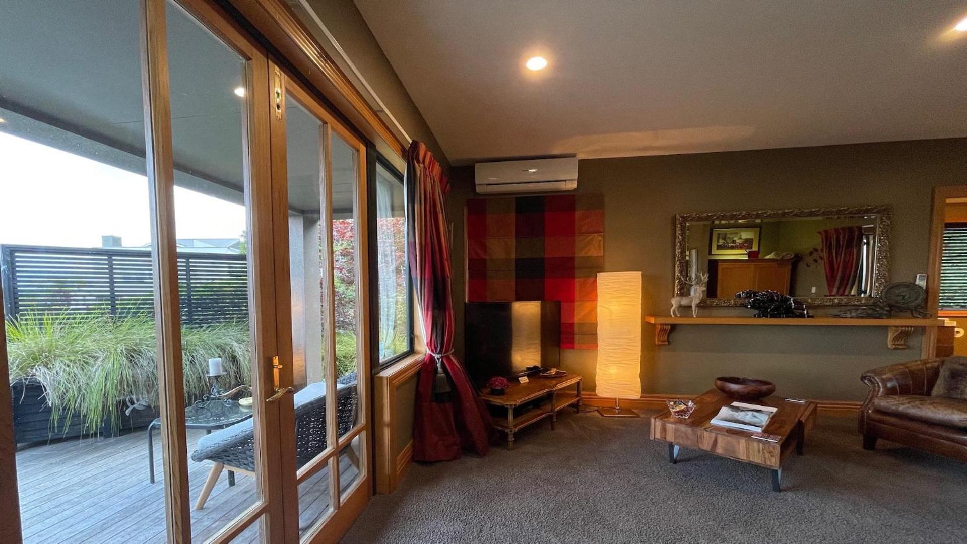 The Flying Trout Boutique Lodge Таупо Екстериор снимка