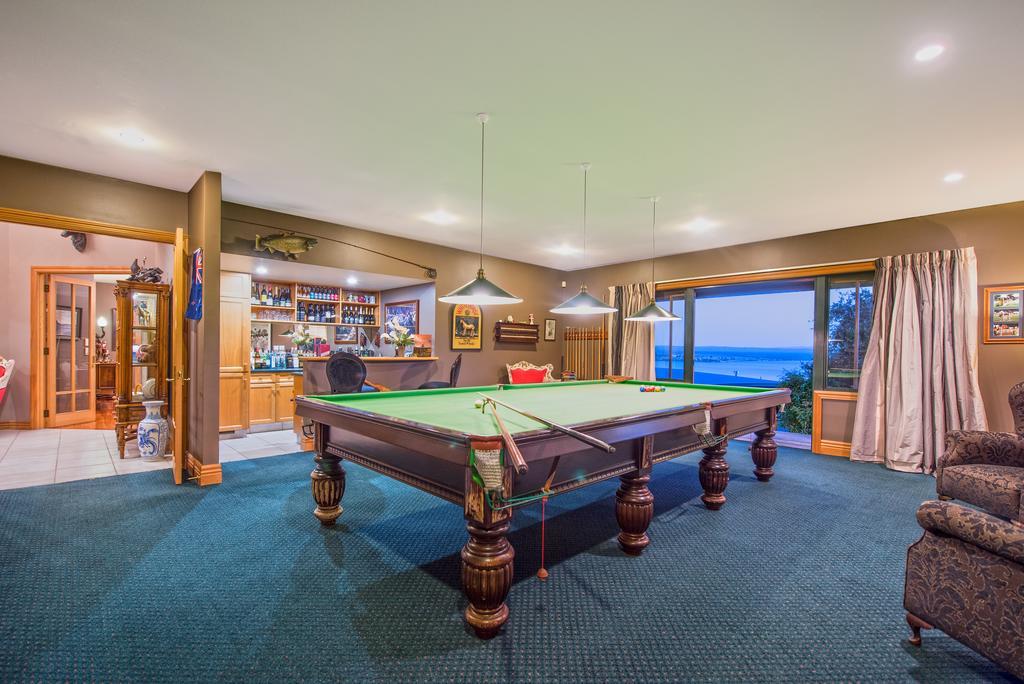 The Flying Trout Boutique Lodge Таупо Екстериор снимка