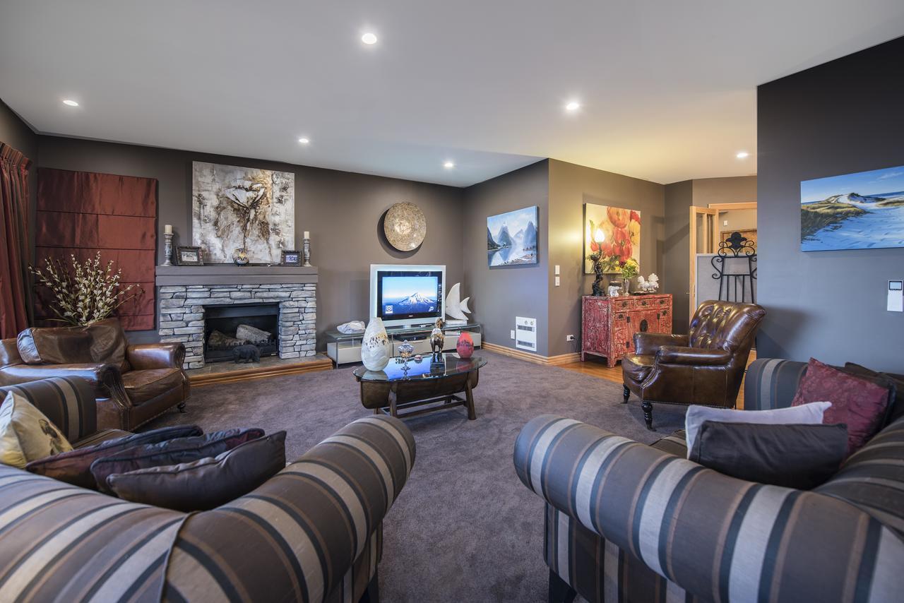 The Flying Trout Boutique Lodge Таупо Екстериор снимка