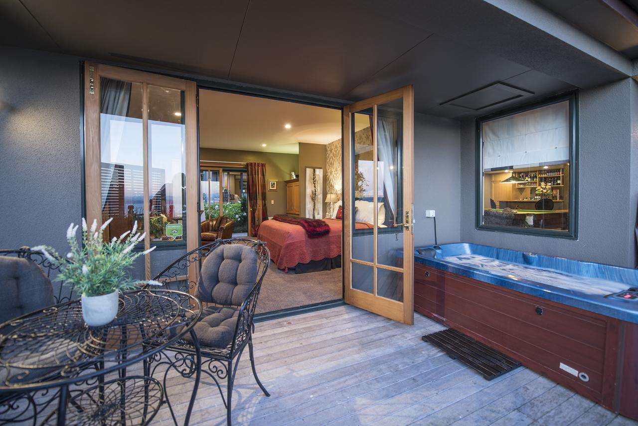 The Flying Trout Boutique Lodge Таупо Екстериор снимка
